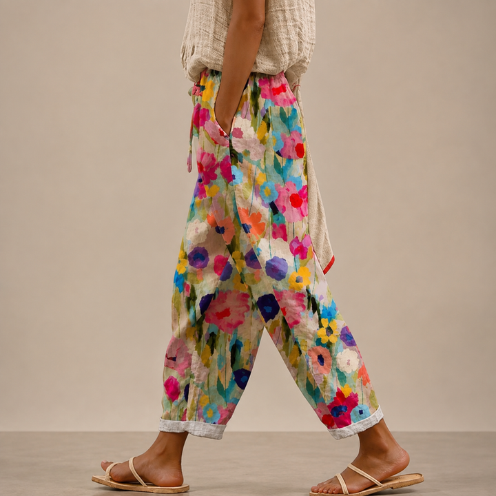 Selma – Wide-cut floral trousers with a stylish print